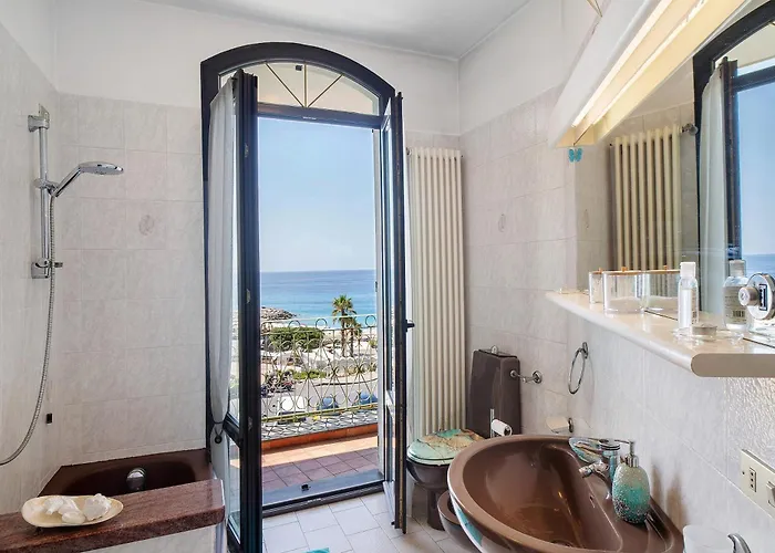 Wonderful Flat By Sea Chez Monique * ボルディゲーラ